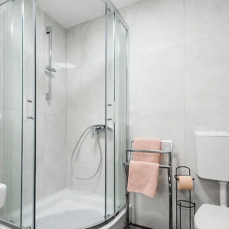 Lejlighed With Parking Space - 21075