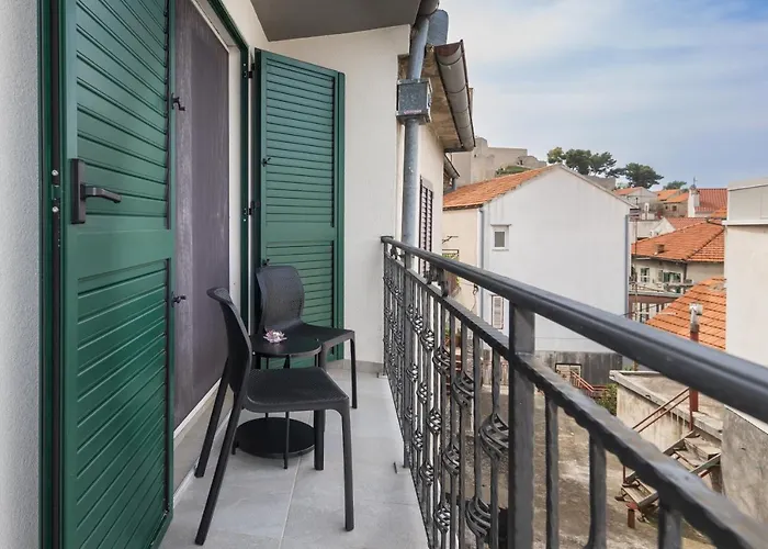 Apartman With Parking Space - 21075 *