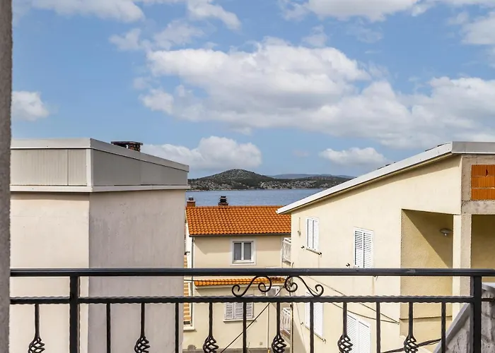 Apartman With Parking Space - 21075 Sibenik