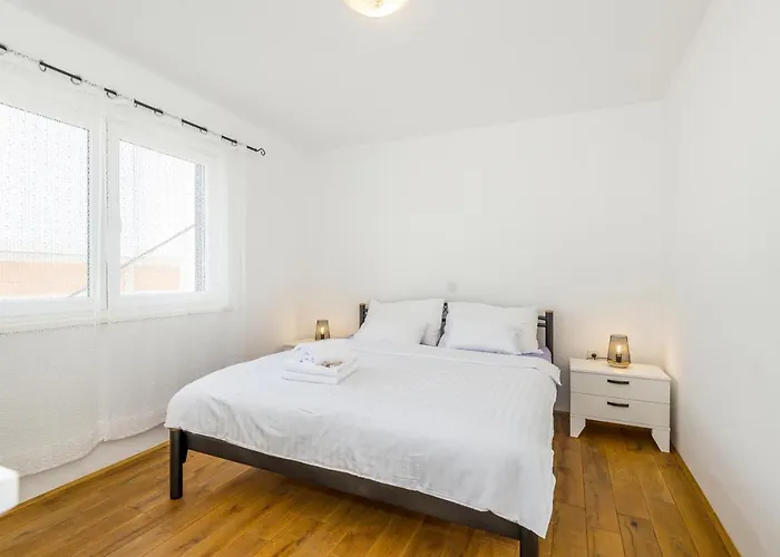 With Parking Space - 21075 Apartman *